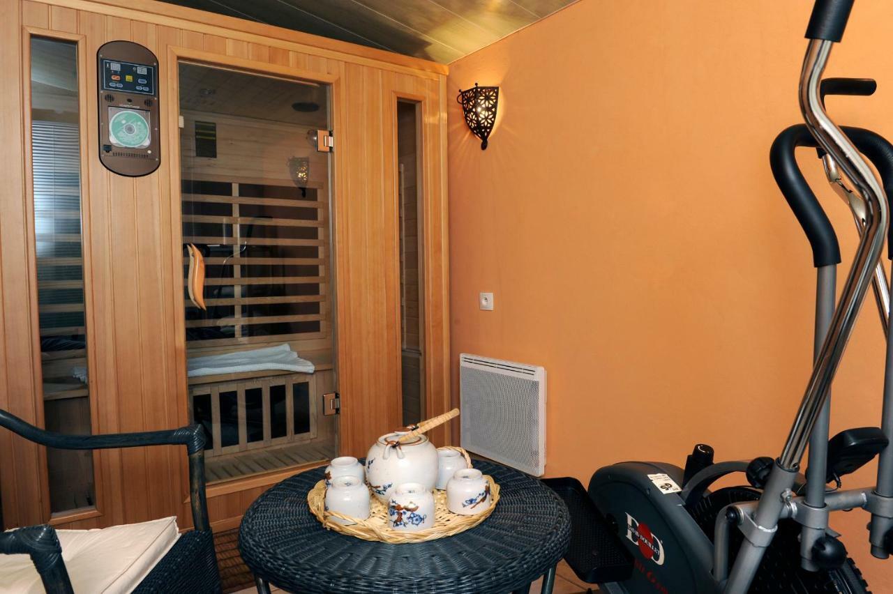 La Chambre D'amis LA COSTIGNIERES Montgueux Exterior foto